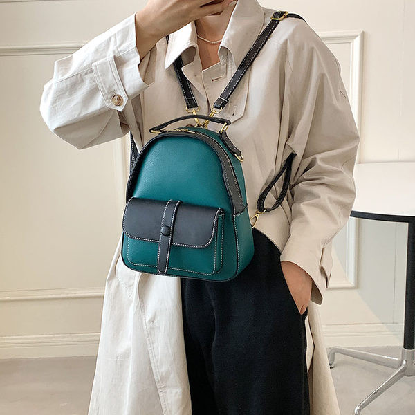 Ženski ruksak od umjetne kože s prednjim džepom