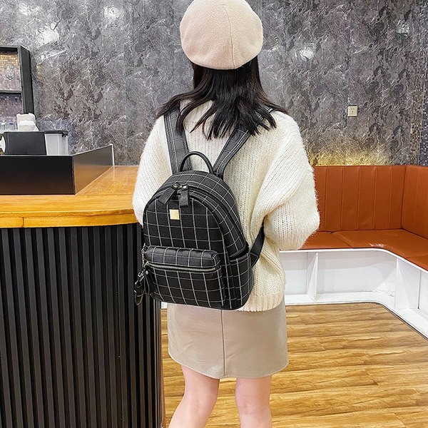 Naiste kunstnahast seljakott esitaskuga - musta värvi