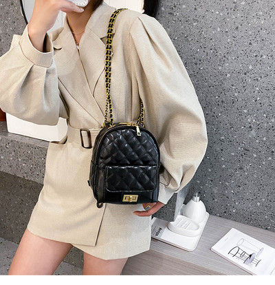 Γυναικείο δερμάτινο σακίδιο πλάτης με τσέπη και κούμπωμα