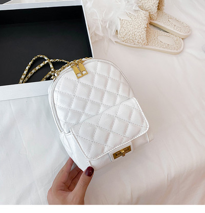 Γυναικείο δερμάτινο σακίδιο πλάτης με τσέπη και κούμπωμα