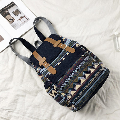 Naiste tekstiilist seljakott lipsude ja aplikatsiooniga