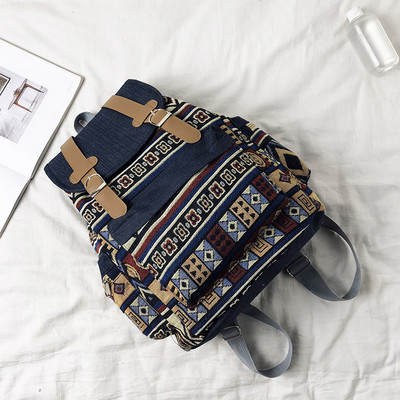 Naiste tekstiilist seljakott lipsude ja aplikatsiooniga