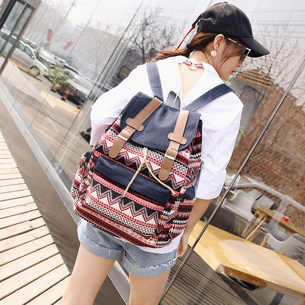 Naiste tekstiilist seljakott lipsude ja aplikatsiooniga