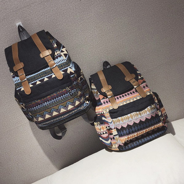 Naiste tekstiilist seljakott lipsude ja aplikatsiooniga