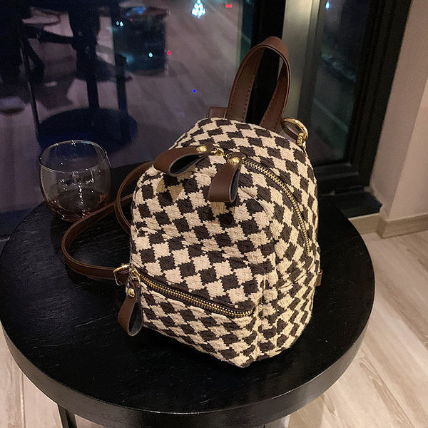 Naiste ruuduline tõmbluku ja esitaskuga seljakott