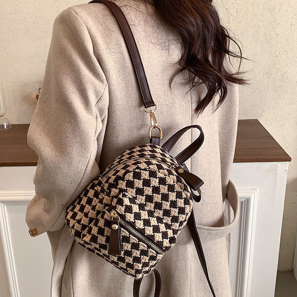 Naiste ruuduline tõmbluku ja esitaskuga seljakott