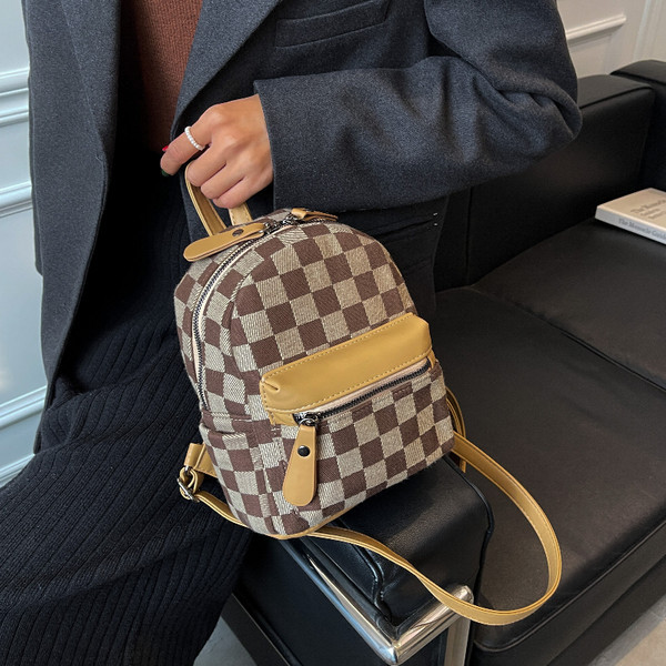 Igapäevane naiste ruuduline taskuga seljakott