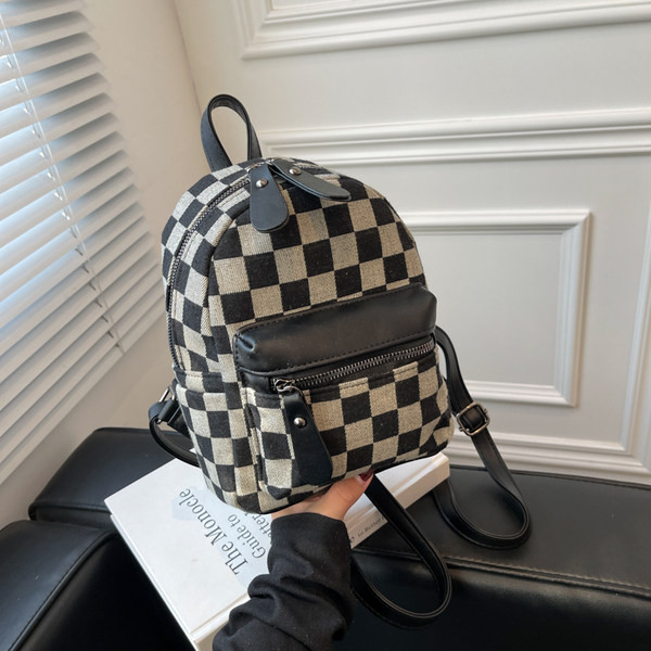 Igapäevane naiste ruuduline taskuga seljakott