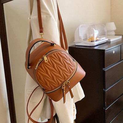 Moderan kožni ruksak s patentnim zatvaračem