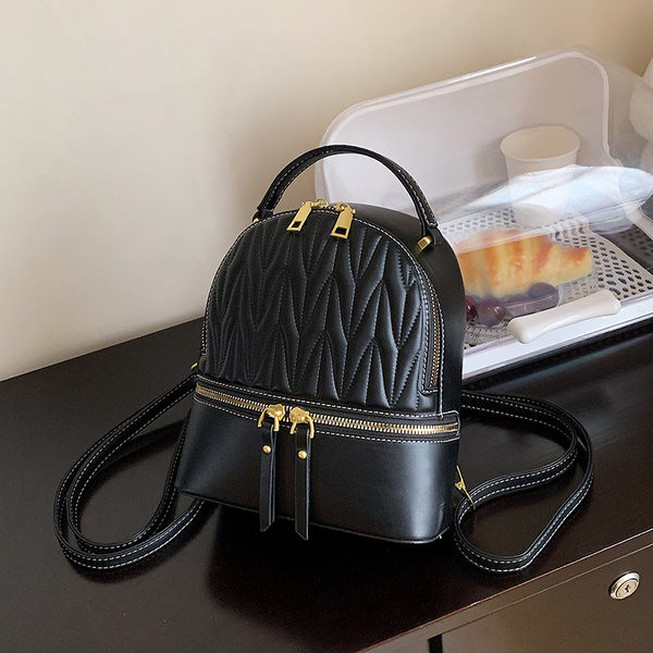 Moderan kožni ruksak s patentnim zatvaračem