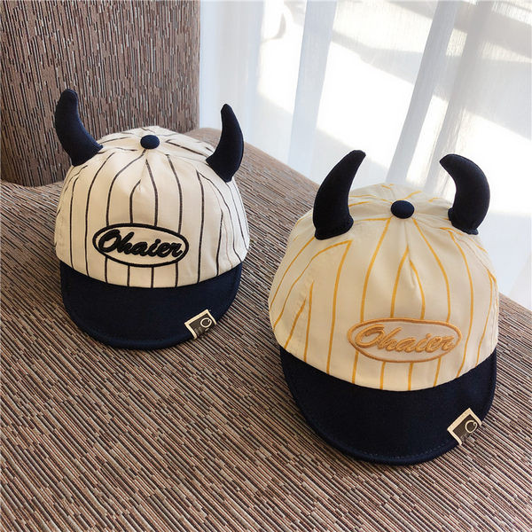 Laste müts tikandiga mitu mudelit