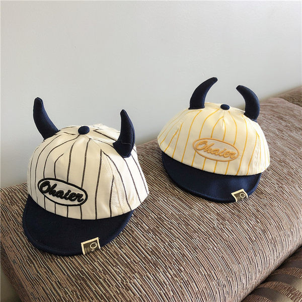 Laste müts tikandiga mitu mudelit