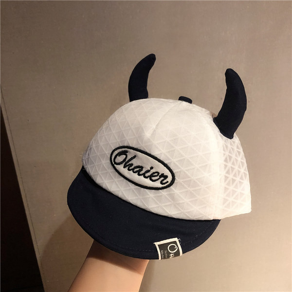 Laste müts tikandiga mitu mudelit