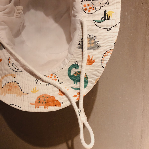 Laste tekstiilist müts võrkosaga