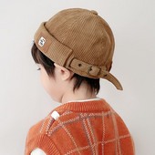 Igapäevane laste embleemiga triibuline müts poistele