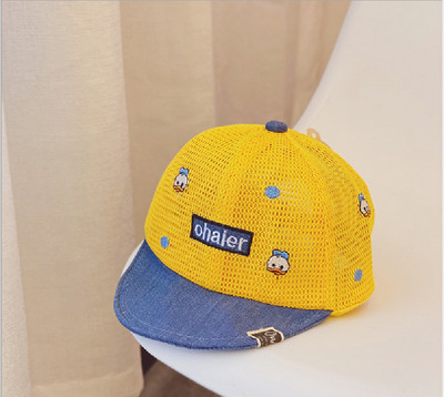 Laste võrgust müts teksatükkide ja tikandiga