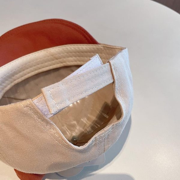 Beebi kevadmüts tikandi ja visiiriga