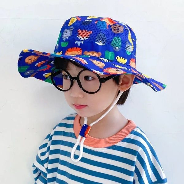 Võrgusilma ja laia äärega lastemüts