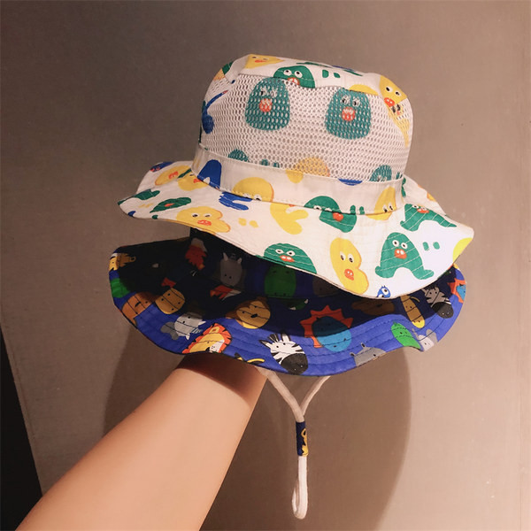 Võrgusilma ja laia äärega lastemüts