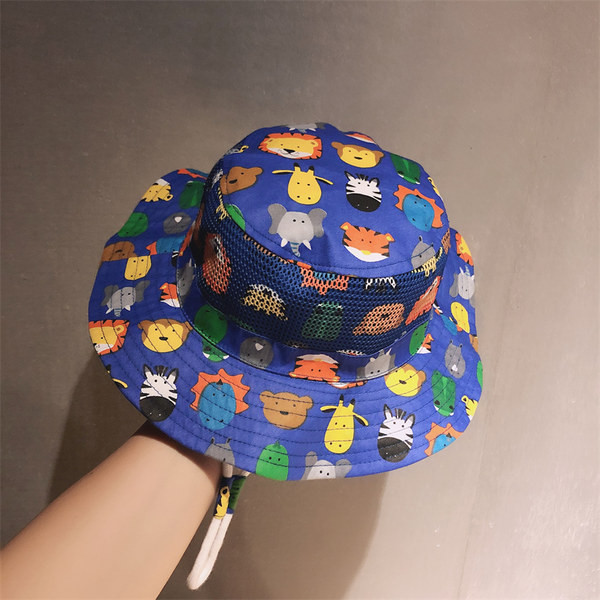 Võrgusilma ja laia äärega lastemüts