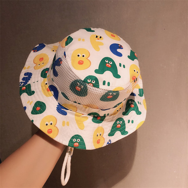 Võrgusilma ja laia äärega lastemüts