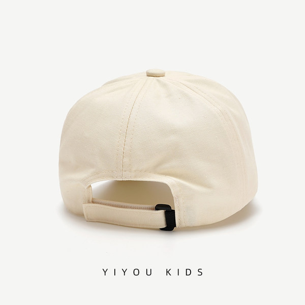 Poistele sobiv visiiri ja aplikatsiooniga lastemüts