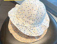 Päikesekaitsega beebimüts paela ja aplikatsiooniga