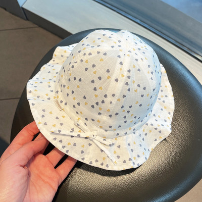 Päikesekaitsega beebimüts paela ja aplikatsiooniga