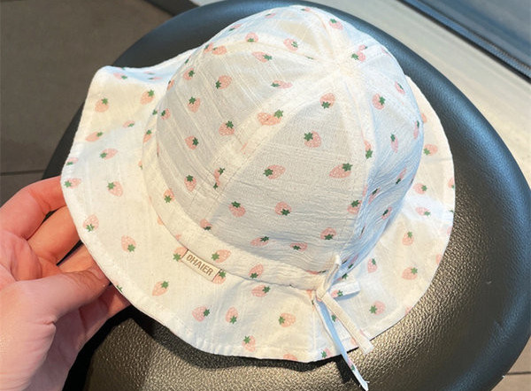 Päikesekaitsega beebimüts paela ja aplikatsiooniga