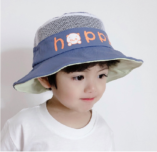 Suvine lastemüts kirjaga