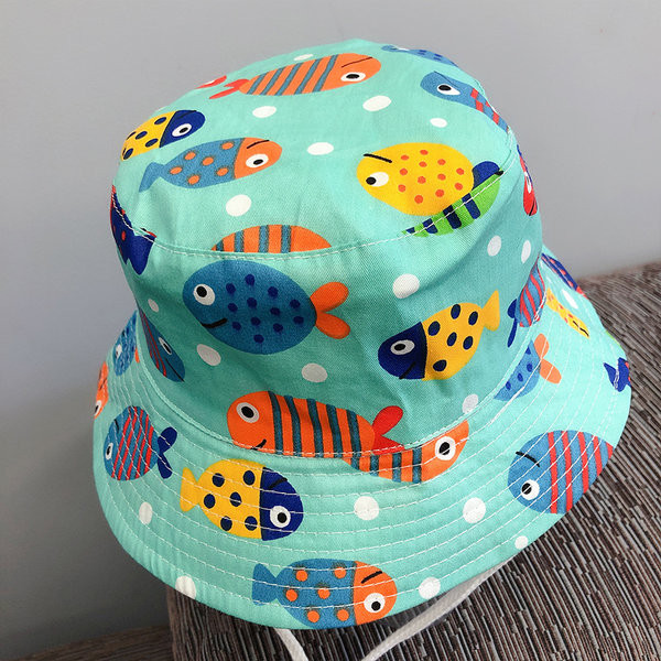 Aplikatsiooni ja lipsudega laste kalamüts