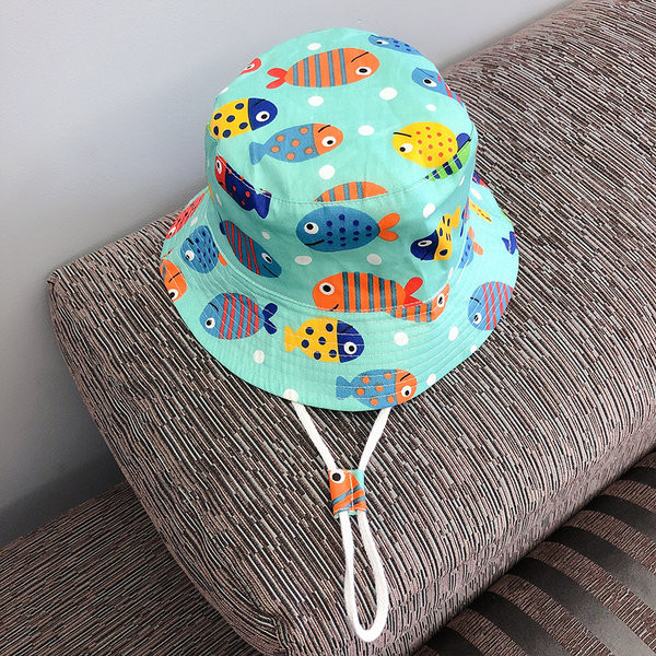 Aplikatsiooni ja lipsudega laste kalamüts