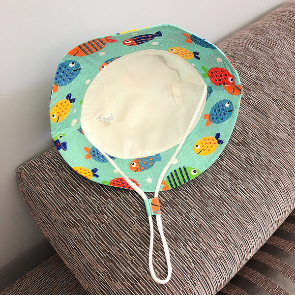 Aplikatsiooni ja lipsudega laste kalamüts