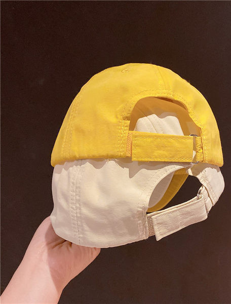 Tekstiilist müts visiiri ja tikandiga - mitut värvi