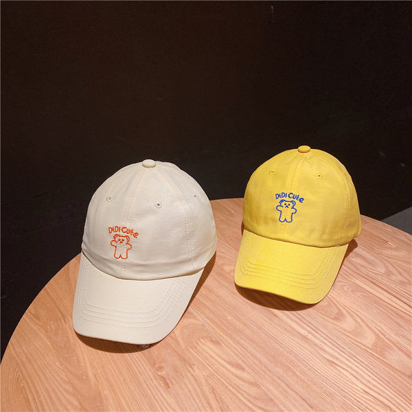 Tekstiilist müts visiiri ja tikandiga - mitut värvi