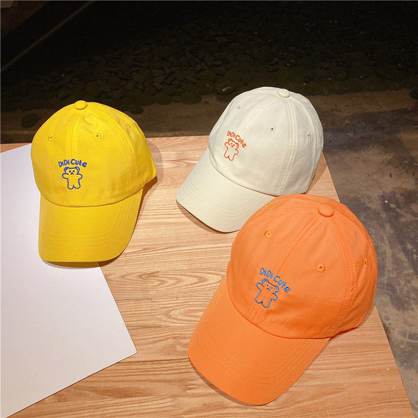 Tekstiilist müts visiiri ja tikandiga - mitut värvi