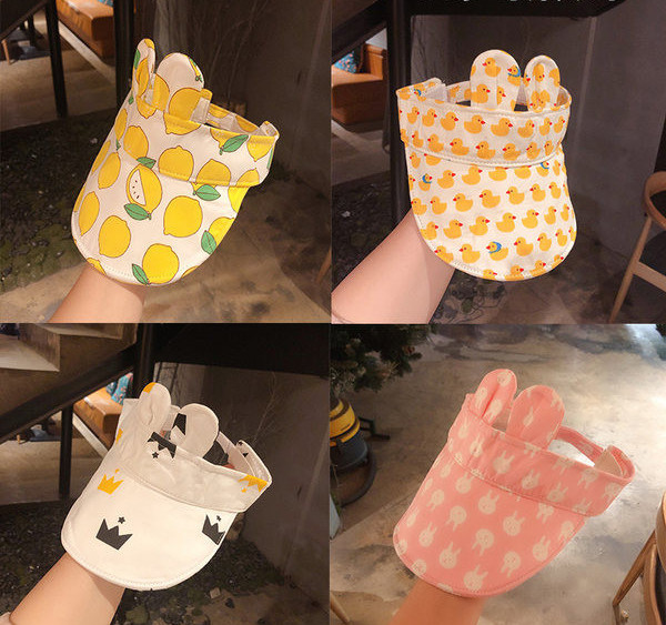 Laste tekstiilist värvilise mustriga visiir