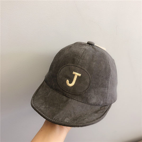 Laste kevadmüts tikandi ja visiiriga