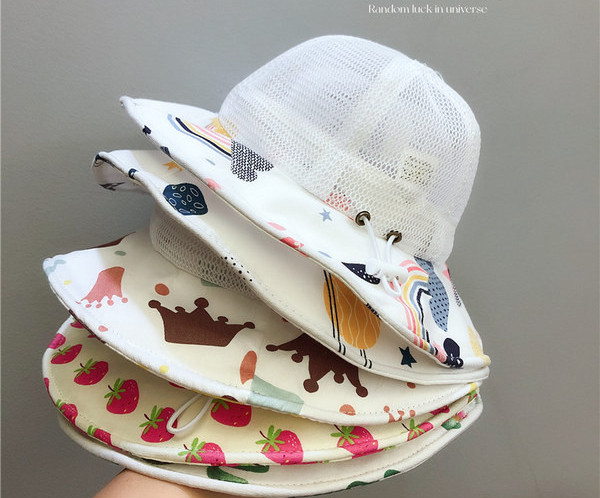 Laste tekstiilist müts võrkvõrguga