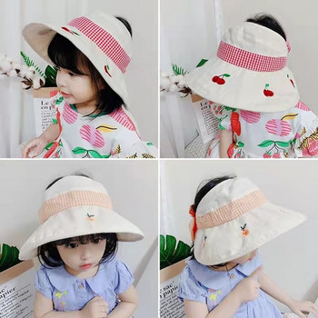 Текстилна детска шапка с бродерия и панделка за момичета