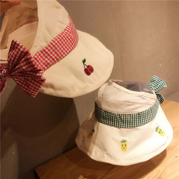 Текстилна детска шапка с бродерия и панделка за момичета