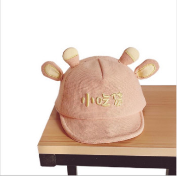 Лятна детска шапка с бродерия и 3D елемент