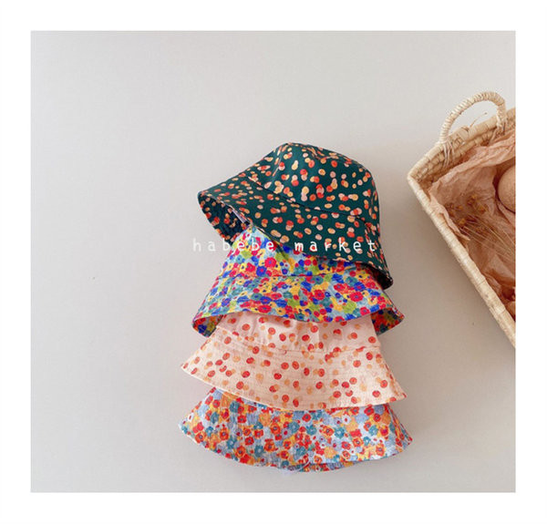 Lillemotiividega beebimütsi tüüpi idioot