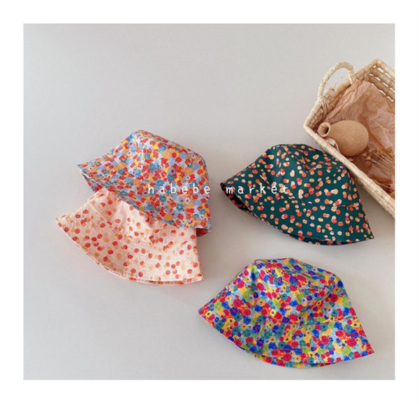 Lillemotiividega beebimütsi tüüpi idioot