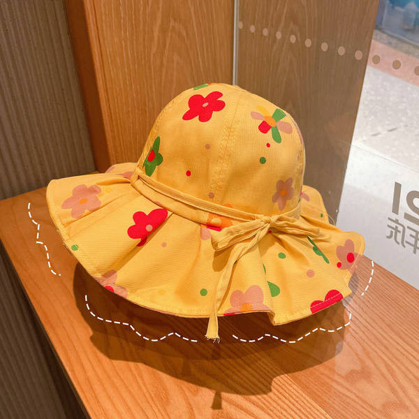 Ljetni šešir s cvjetnim desnim ribarskim tipom