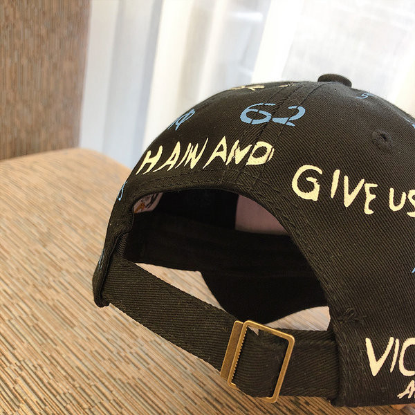 Moodne prindi ja visiiriga lastemüts