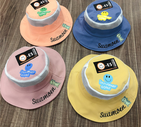 Παιδικό καπέλο με πολύχρωμες εφαρμογές