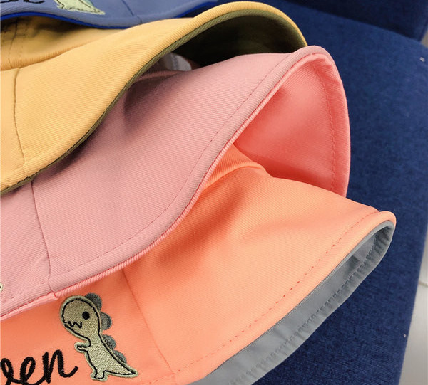 Παιδικό καπέλο με πολύχρωμες εφαρμογές