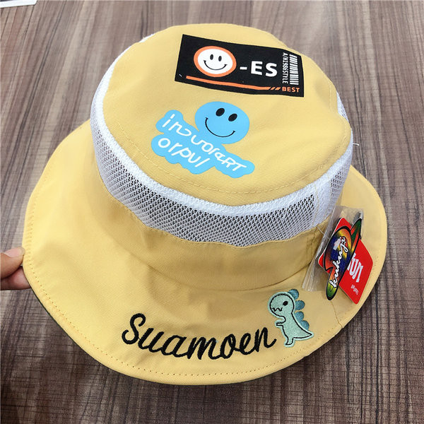 Παιδικό καπέλο με πολύχρωμες εφαρμογές