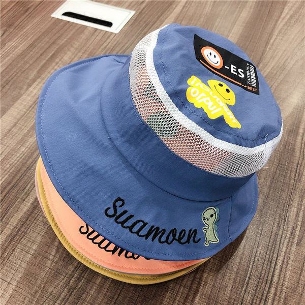 Παιδικό καπέλο με πολύχρωμες εφαρμογές